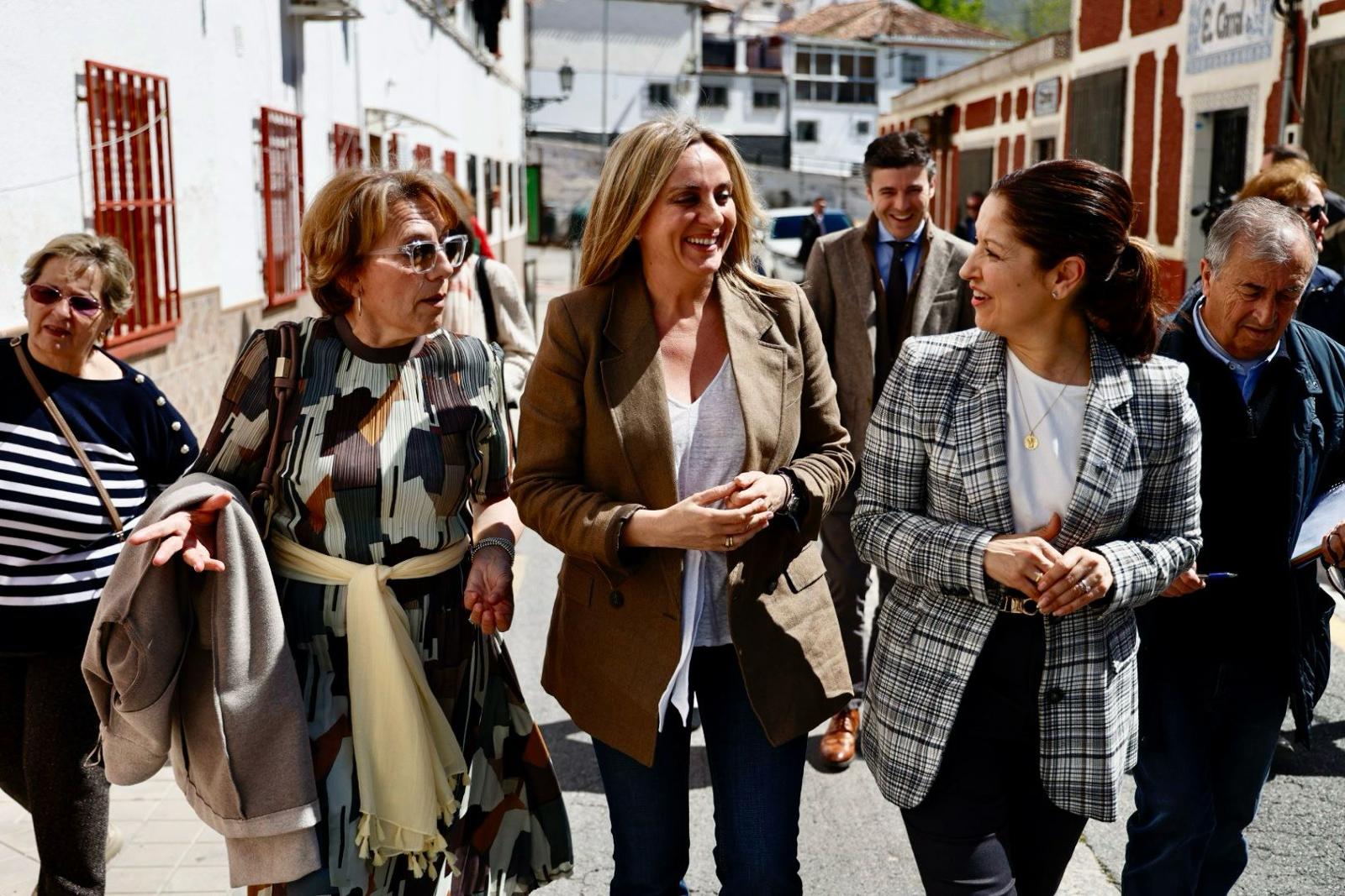 ©Ayto.Granada: EL AYUNTAMIENTO REAJUSTA EL ITINERARIO DE LA LÍNEA 33 A SU PASO POR LANCHA DE GENIL PARA MEJORAR LA SEGURIDAD VIAL Y LA CALIDAD DEL SERVICIO AL PERMITIR USAR VEHÍCULOS CON MÁS CAPACIDAD DE VIAJEROS ©Ayto.Granada: EL AYUNTAMIENTO REAJUSTA EL ITINERARIO DE LA LÍNEA 33 A SU PASO POR LANCHA DE GENIL PARA MEJORAR LA SEGURIDAD VIAL Y LA CALIDAD DEL SERVICIO AL PERMITIR USAR VEHÍCULOS CON MÁS CAPACIDAD DE VIAJEROS